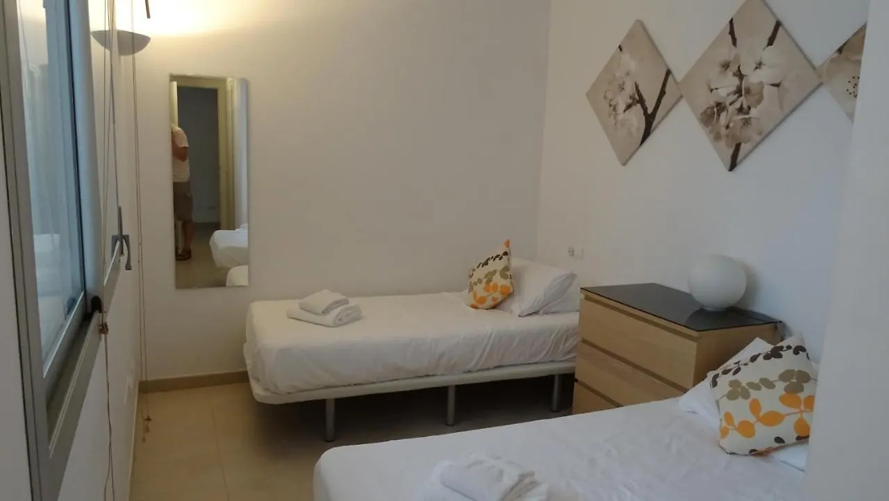 Pollentia Mar Apartment For 4 People Free Wifi Aircon And Secure Parking 波连萨港