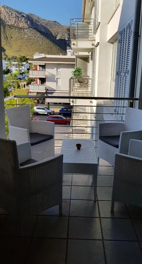 Pollentia Mar Apartment For 4 People Free Wifi Aircon And Secure Parking 波连萨港