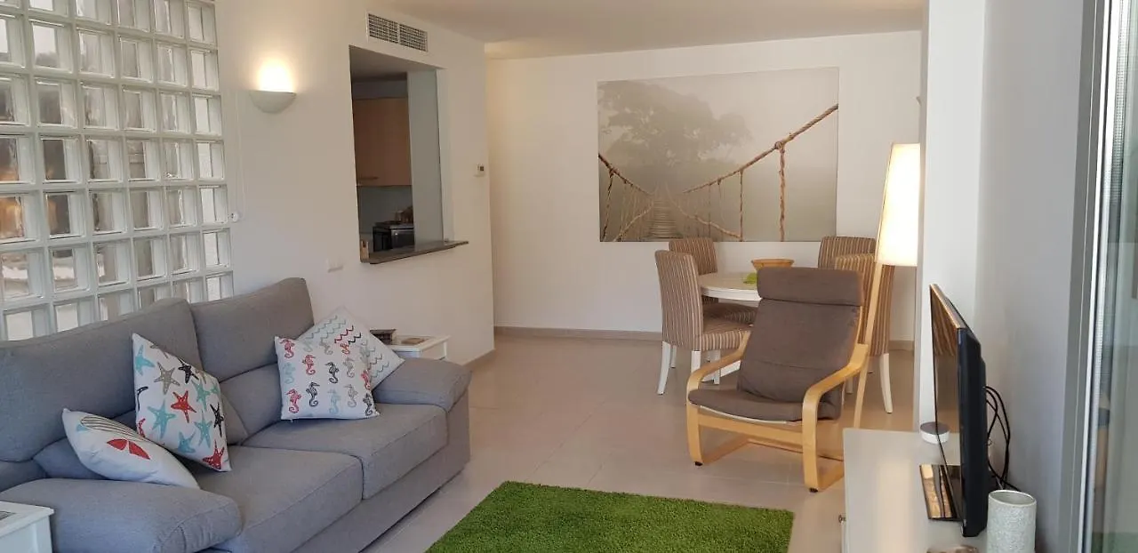 Pollentia Mar Apartment For 4 People Free Wifi Aircon And Secure Parking 波连萨港